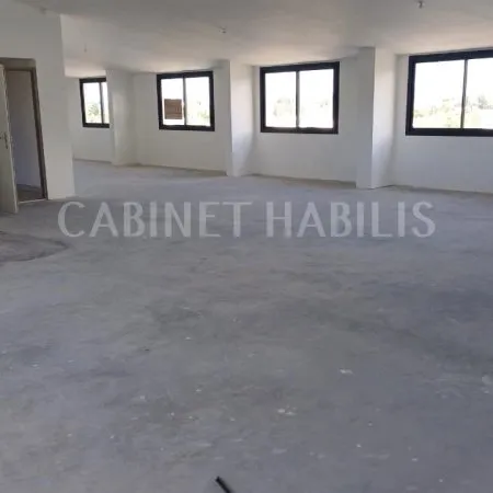 A LOUER - TROIS LOCAUX - A PARTIR DE 101.96 M2 ENVIRON - SAI