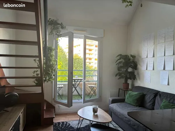 T II en DUPLEIX - ATYPIQUE MEUBLE avec PARKING et BALCON En centre-ville - Sérénité - Calme