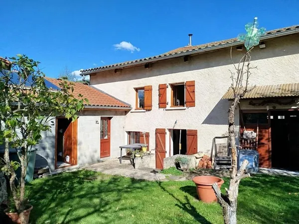 Beurières(63),maison de de 106m2, 3 chambres, double garage+annexes