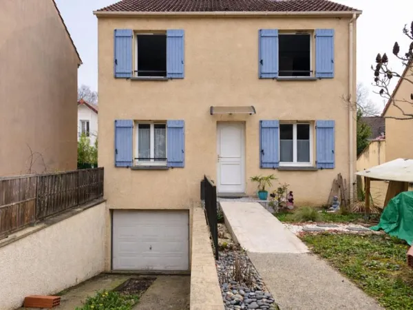 MAISON VUE SUR LE BOIS