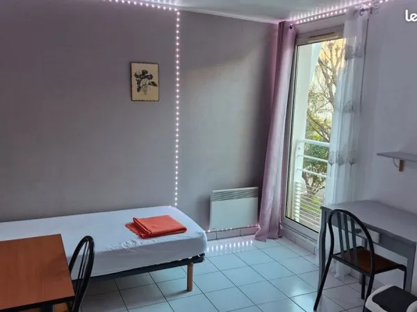 Studio 17 m2 proche remparts