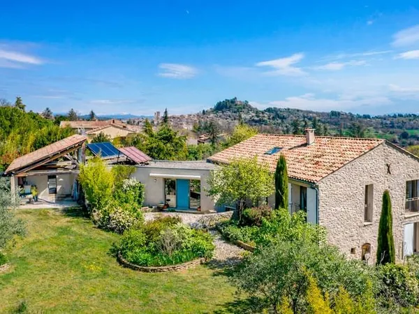 Maison 7 pièces 236 m²