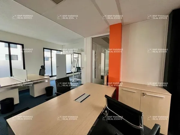Bureaux 76 m²