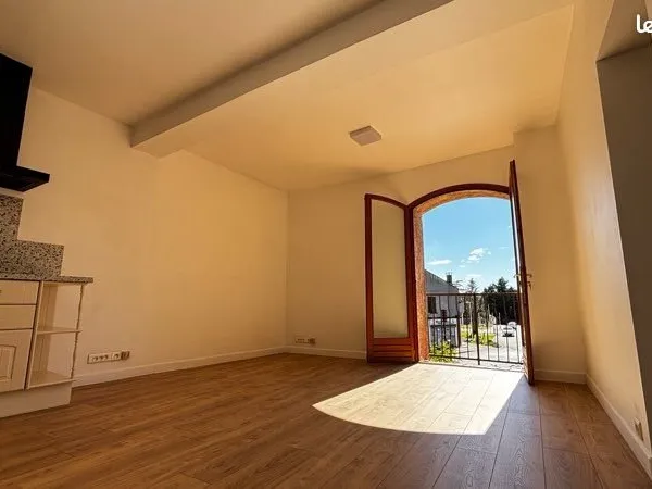 T3 60 m² rénové - centre Montberon - entrée indépendante type petite maison