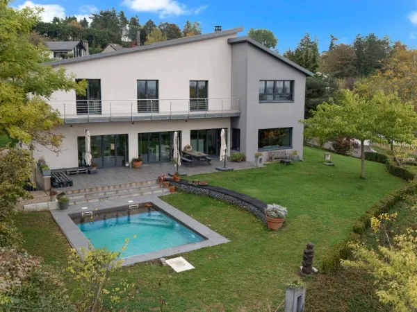 THIONVILLE Superbe Villa classée B avec 6 Chambres 280 m² habitables Vue dégagée. Piscine chauffée G