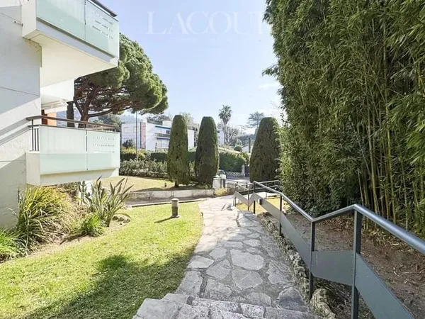 - Cannes Montfleury 1 Pièce + Terrasse et Cave