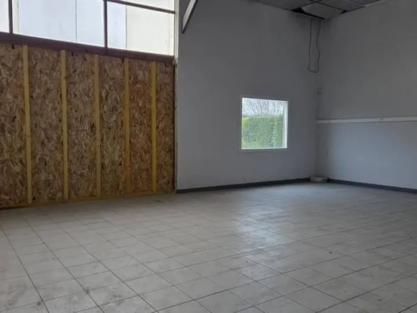Entrepôt 118 m²