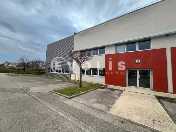 Local d'activité 973 m²