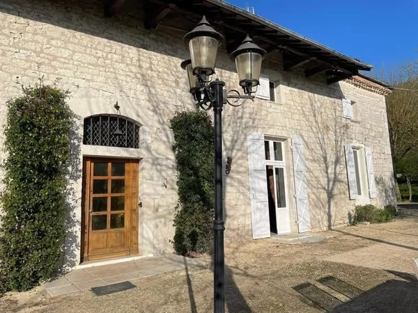 Domaine de caractère rénové - 40 hectares - Lot et Garonne