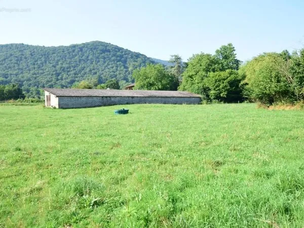 Terrain constructible de 3 600m² SECTEUR"SALIES DU SALAT PROCHE"