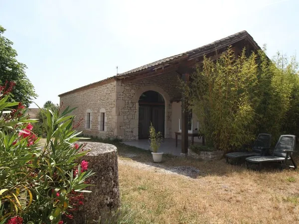 Ensemble en pierre avec gîte - Charme, potentiel et douceur de vie dans un village du Quercy Blanc