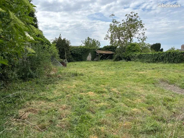 Terrain constructible bourg de Peronville