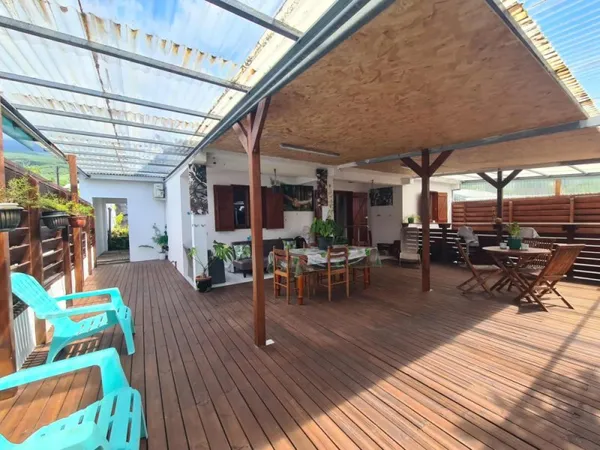SAINT PHILIPPE 97442 - MAISON PARFAITEMENT ENTRETENUE - TERRASSE COUVERTE - QUARTIER FACILE D'ACCES