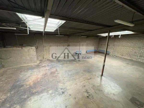 ENTREPOT 530 M² +DE TERRAIN 5204 M² A SAVIGNY LE TEMPLE A VENDRE