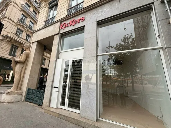 Local commercial 112 m²