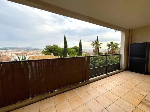 Appartement T3 avec terrasse + garage Box