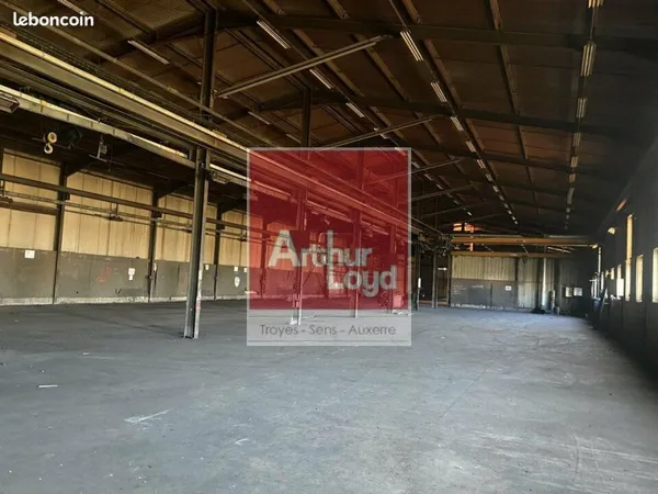 ENTREPOT - LOGISTIQUE 2700 m² TROYES