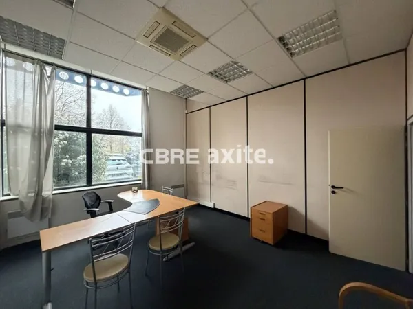 Bureau 96 m²