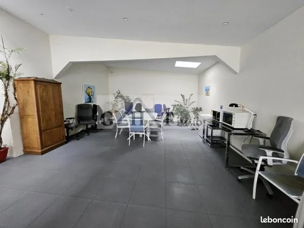 Local industriel 2 352 m²