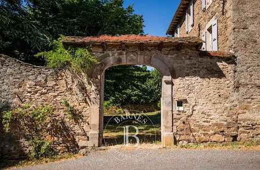 Propriété 8 pièces 235 m²