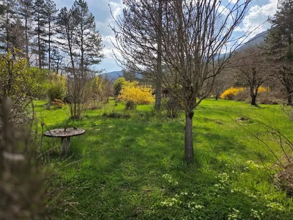 Maison avec cabanon, calme, vue, rivière, 4 chambres, parc d