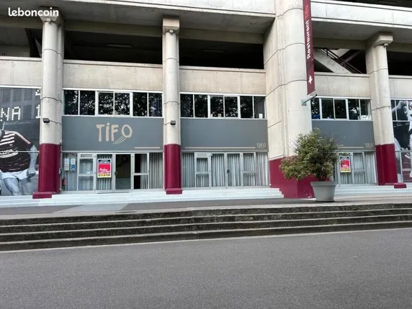 Local bureaux 484 m²