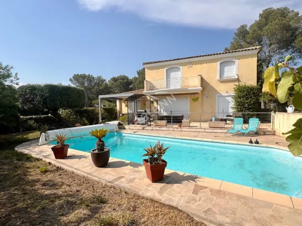 Villa Saint Raphael 5 pièces 200 m2 disposant d' un garage double