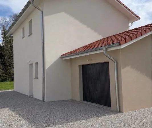 Maison familiale à vendre - 90 m² avec garage à Rives