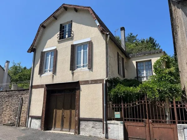 Coussac Bonneval Proche commerces, maison 5 pièces à rénove