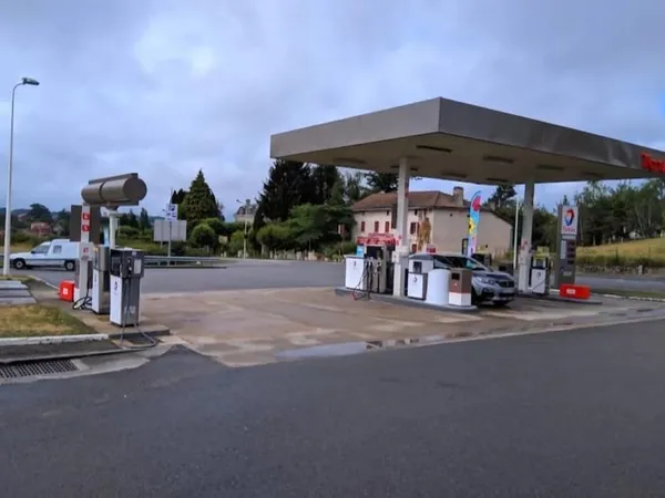 Espace Commercial à Vendre à Châlus
