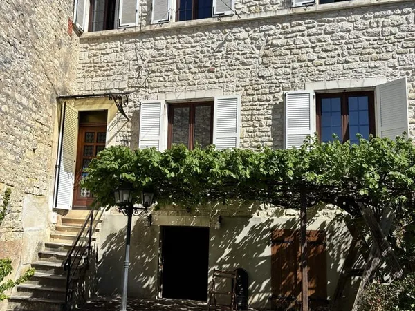 MAISON DE BOURG