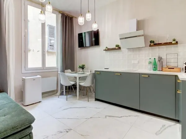 Superbe 2 pièces rénové et meublé au coeur du Vieux Nice
