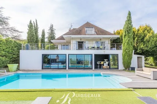 Maison 10 pièces 440 m²
