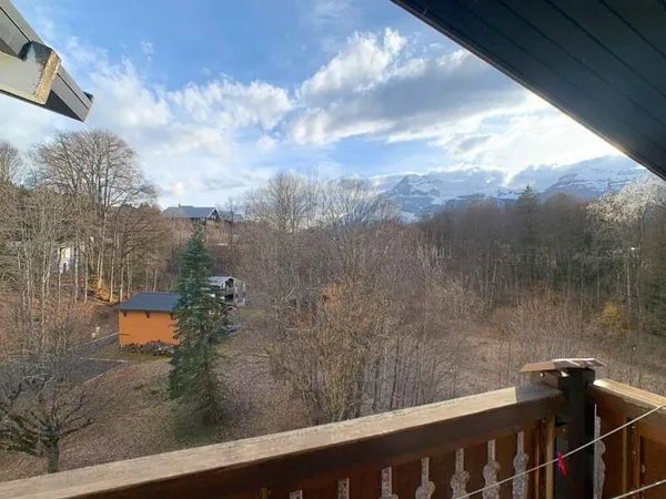 Triplex familial avec vue sur forêt et montagne
