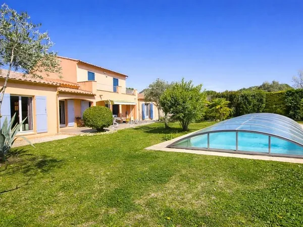 QUARTIER RECHERCHÉ, BELLE VILLA AVEC PISCINE SUR TERRAIN CLOS DE 1027M2