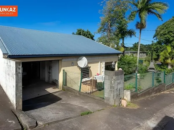 SAINT - JOSEPH - CAROSSE - Maison F4 avec garage