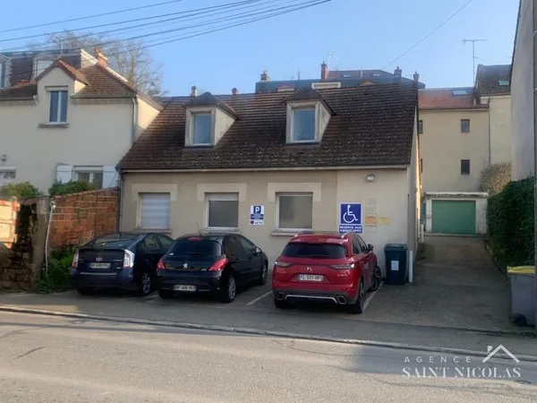 MEULAN CENTRE Immeuble mixte de 145 m2 comprennant 85 m2 de