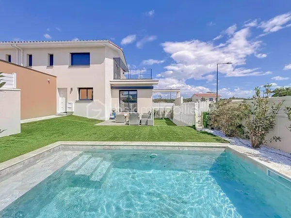 *** VILLA CONTEMPORAINE DE 104 M² - AVEC PISCINE ET GARAGE À MONTARNAUD ***