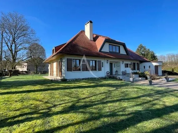 Maison 7 pièces 230 m²