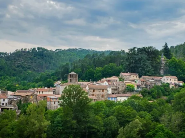Maison Cévennes avec piscine et vue.