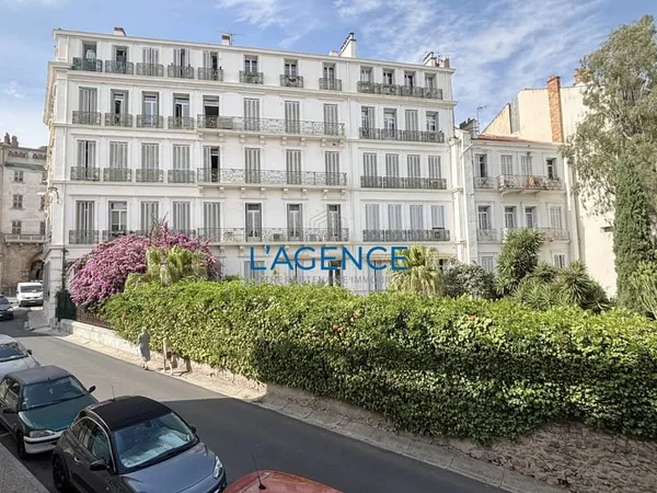 Appartement T1 de 33.37 m2 avec ascenseur et terrasse au cen