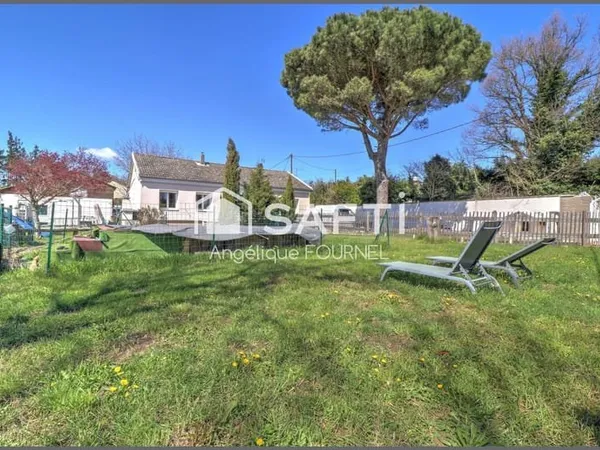 Maison individuelle de PLAIN-PIED avec dépendances - Terrain de 1 537 m²