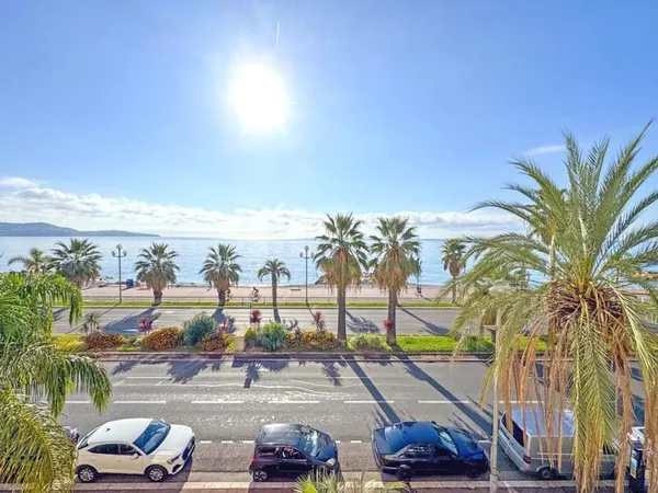 3 pièces avec terrasse-loggia vue mer-Promenade des Anglais