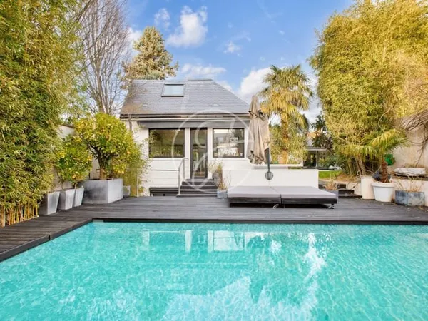 Garches - HIPPODROME - Maison contemporaine à vendre - 521,75 m² - 5 chambres - Terrain de 845 m² av