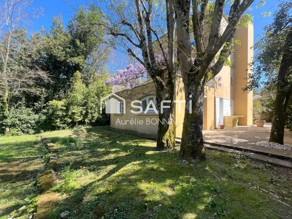 Talence Belle maison rénovée de 165m² sur une parcelle de 480m² avec garage
