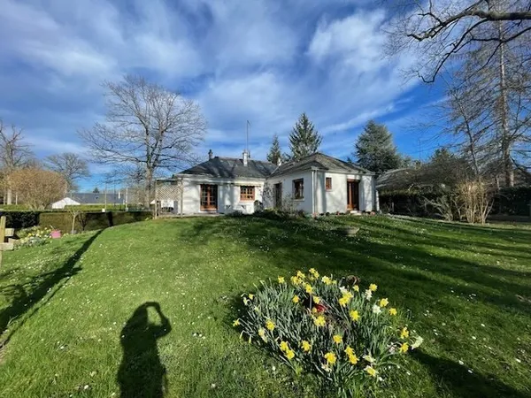 Maison familiale avec grand terrain constructible -