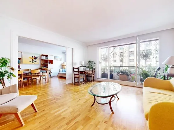 Un beau 4 pièces de 112m2 traversant sur jardin avec cave, parking et gardien