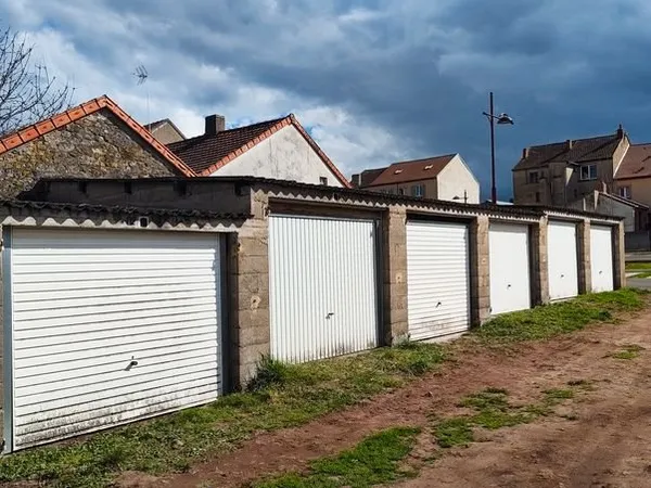 Grand garage - dispo immédiate