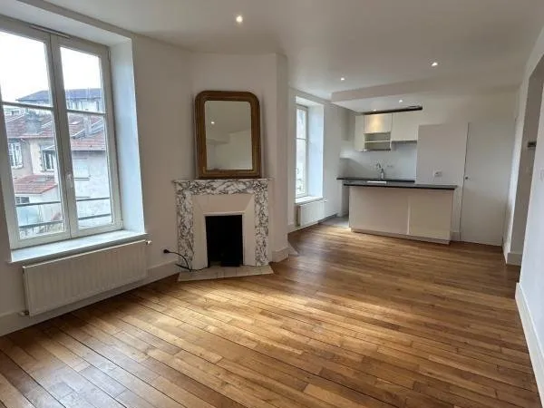 A louer - Appartement 3 pièces rénové 59m2 - Boulevard Lobau