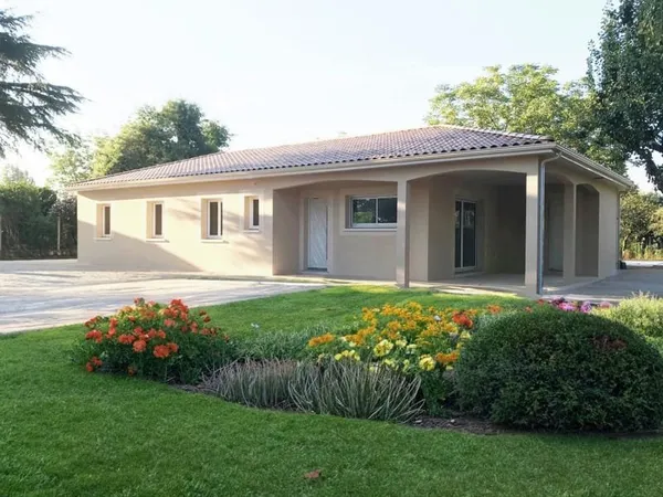 Maison à batir à Cours de Pile